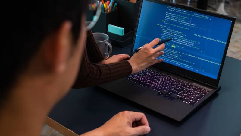 白云鄂博矿区工业软件定制开发：破局传统制造数字化转型的“精准钥匙”